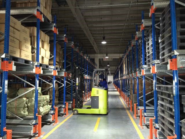 臨沂穿梭式倉儲貨架